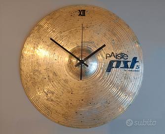 Orologio da parete ricavato da un piatto batteria 