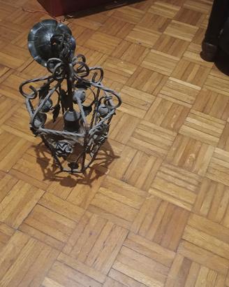 lampadario ad una luce con foglie