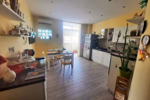 5 VANI ZONA MICHELANGELO CON POSTO AUTO E CANTINA
