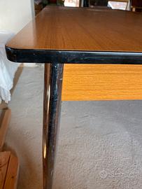 Tavolo in formica anni '60