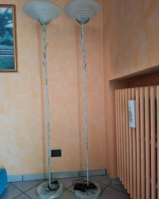 Coppia di lampade da terra in ferro battuto 