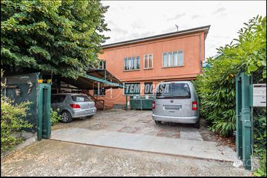 CAPANNONE INDUSTRIALE CON CASA SU 2 LIVELLI