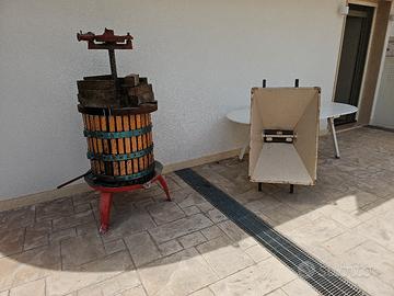 Torchio in legno e ferro + Macinino per uva – 