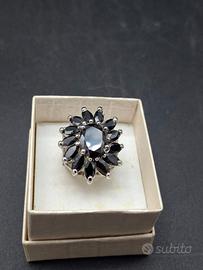 Anello fantasia fiore cristalli neri