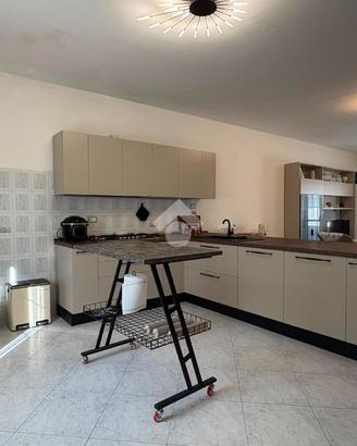 5 LOCALI A SELLIA MARINA