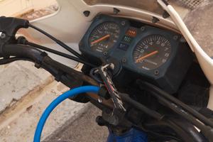 SUZUKI DR 600 DJEBEL 