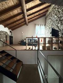 Rustico / Casale di 140 m² con 4 locali e posto au