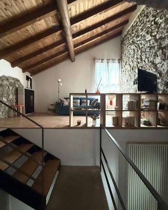 Rustico / Casale di 140 m² con 4 locali e posto au