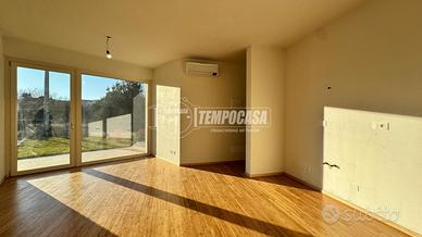 3 LOCALI CON GIARDINO! CLASSE A4! COMPLESSO DI NUO