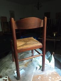 sedie in legno incordate.