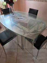 Tavola in cristallo e acciaio 6/8 posti