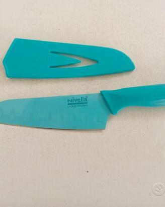 Coltello cucina Nivella con coprilama azzurro