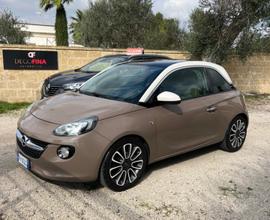 Opel Adam 1.2 70 CV scocca bicolore con tetto pano