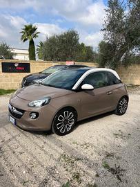 Opel Adam 1.2 70 CV scocca bicolore con tetto pano