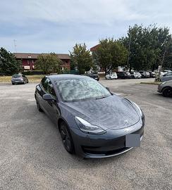 Tesla model 3 autopilot avanzato incluso