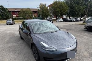 Tesla model 3 autopilot avanzato incluso