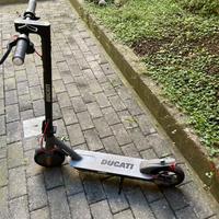 monopattino elettrico ducati