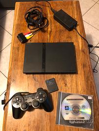 Sony PlayStation 2 PS2 slim console con un gioco