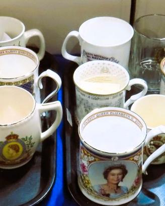 COLLEZIONE di TAZZE COMMEMORATIVE  REALI   INGLESI