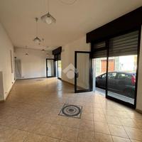 NEGOZIO A VENARIA REALE