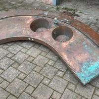 Lavabo in rame curvo con doppia vasca. pezzo unico