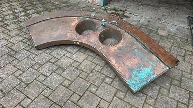Lavabo in rame curvo con doppia vasca. pezzo unico