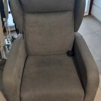poltrona con alzata assistita 
