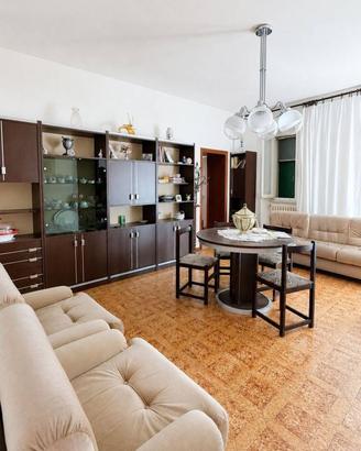 Appartamento di 190 m² con più di 5 locali a Salud