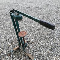 tappatrice a leva a trepiedi