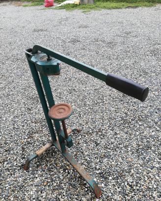 tappatrice a leva a trepiedi