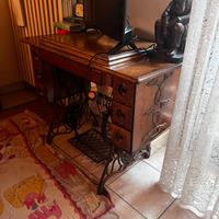 Macchina da cucire singer con mobile restaurato