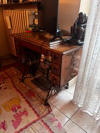 Macchina da cucire singer con mobile restaurato