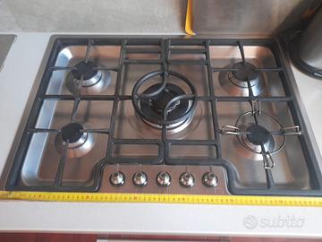 piano cottura marca Smeg 5 fuochi