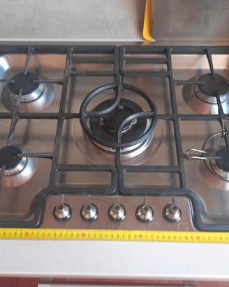 piano cottura marca Smeg 5 fuochi