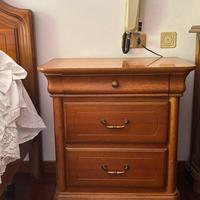 Coppia di comodini in legno di rovere