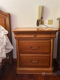 Coppia di comodini in legno di rovere