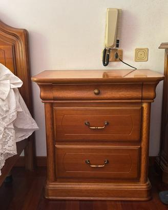 Coppia di comodini in legno di rovere