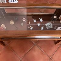 Tavolino in legno da arredamento