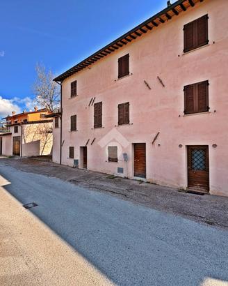 CASA SEMINDIPENDENTE A GUALDO TADINO