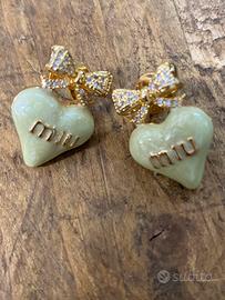 Orecchini Miu Miu a cuore