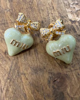 Orecchini Miu Miu a cuore