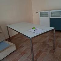 Tavolo Ikea acciaio e vetro