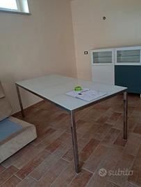 Tavolo Ikea acciaio e vetro