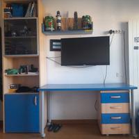 scrivania + mobile-vetrina + 2 mensole