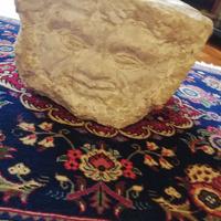 ANTICO MORTAIO IN PIETRA CON SCULTURA A MANO