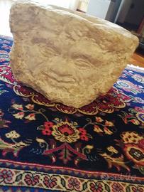 ANTICO MORTAIO IN PIETRA CON SCULTURA A MANO