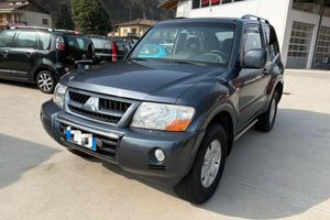 Mitsubishi Pajero 2.5 TDI 3p. Invite