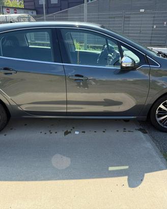 Peugeout 208 Allure, Diesel 1.6 Blue HDi