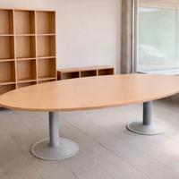 Tavolo ovale di prestigio