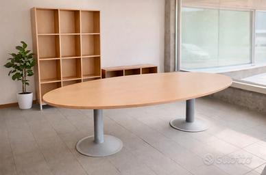 Tavolo ovale di prestigio